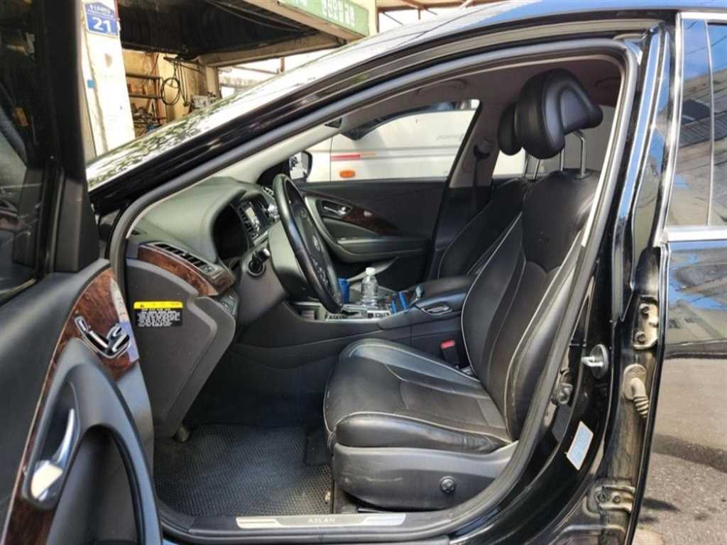 HYUNDAI Aslan - Vista 5