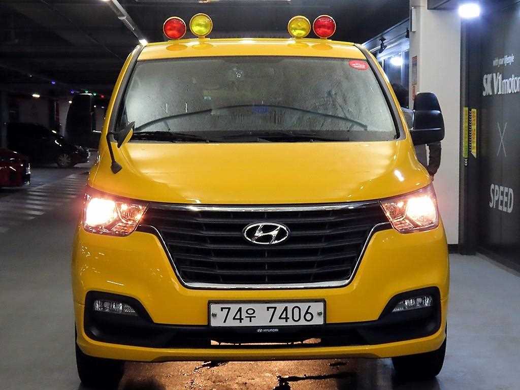 HYUNDAI Starex - Vista 2