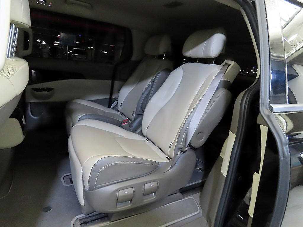 KIA Carnival - Vista 7