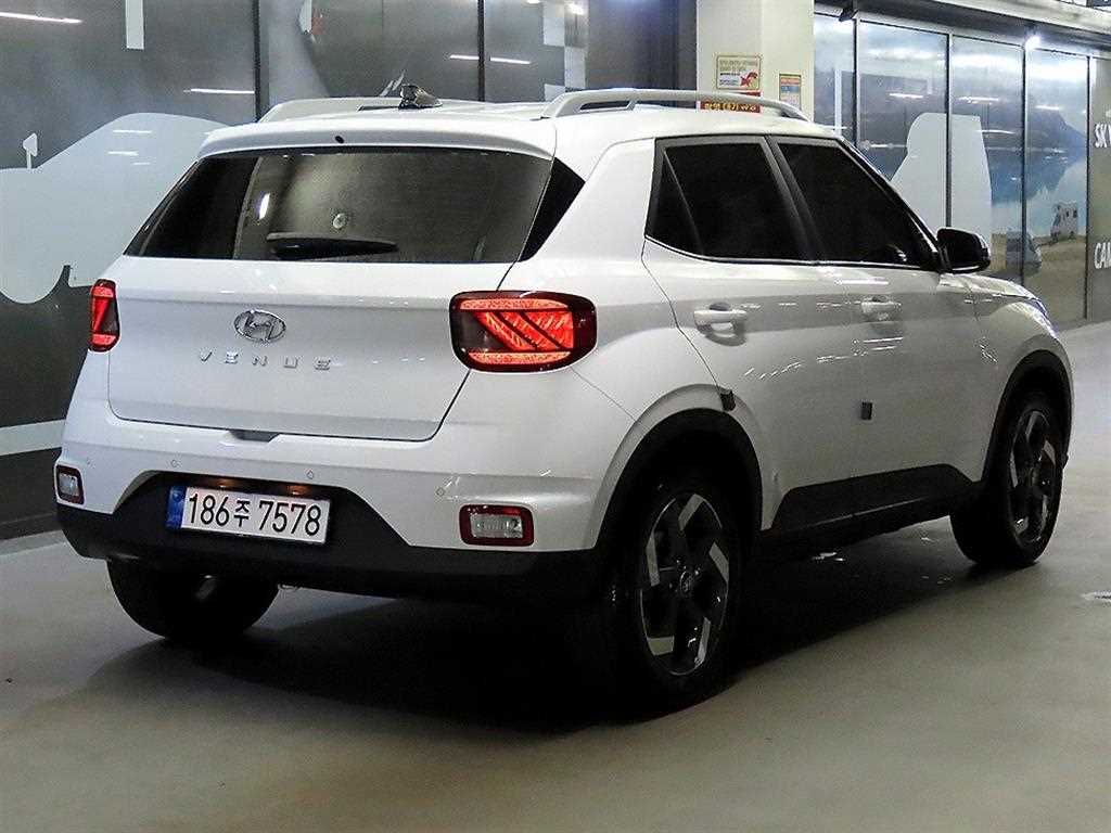HYUNDAI Venue - Vista 4