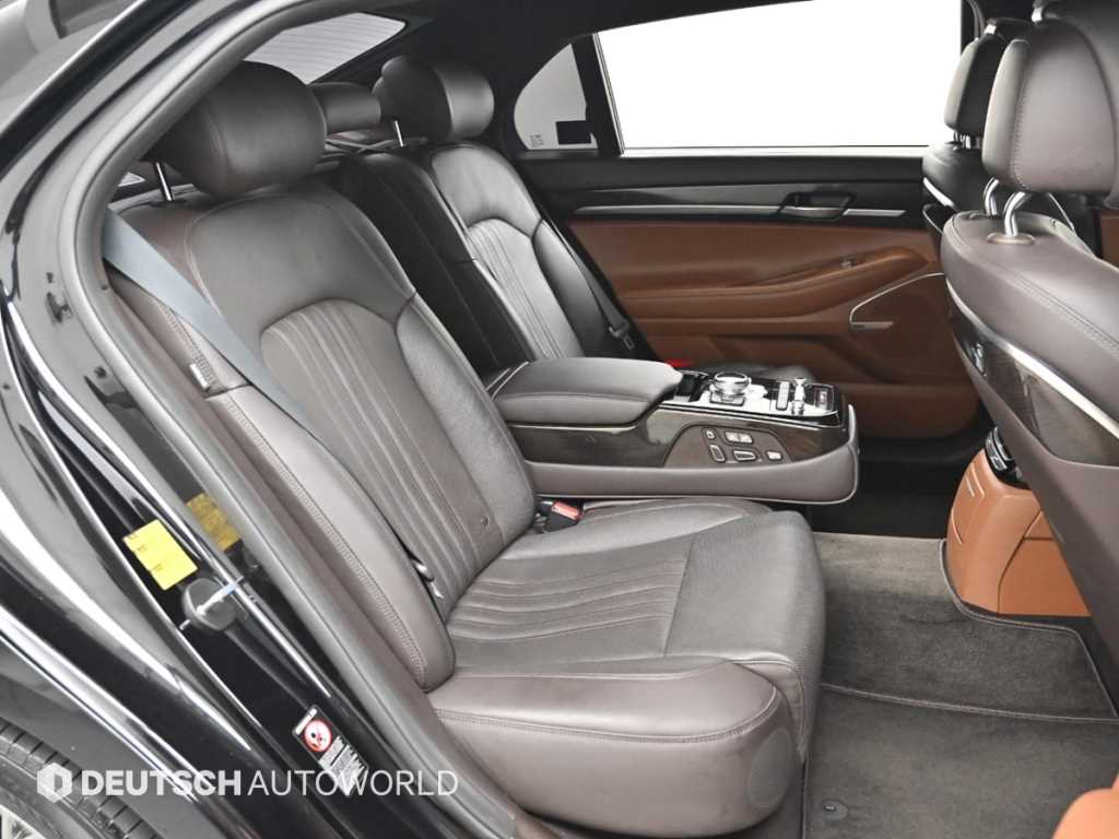 Genesis G90 - Vista 12