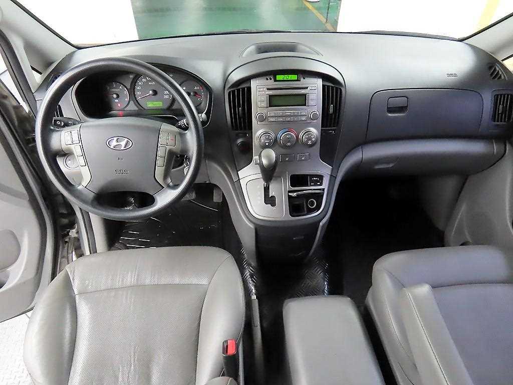 HYUNDAI Starex - Vista 7