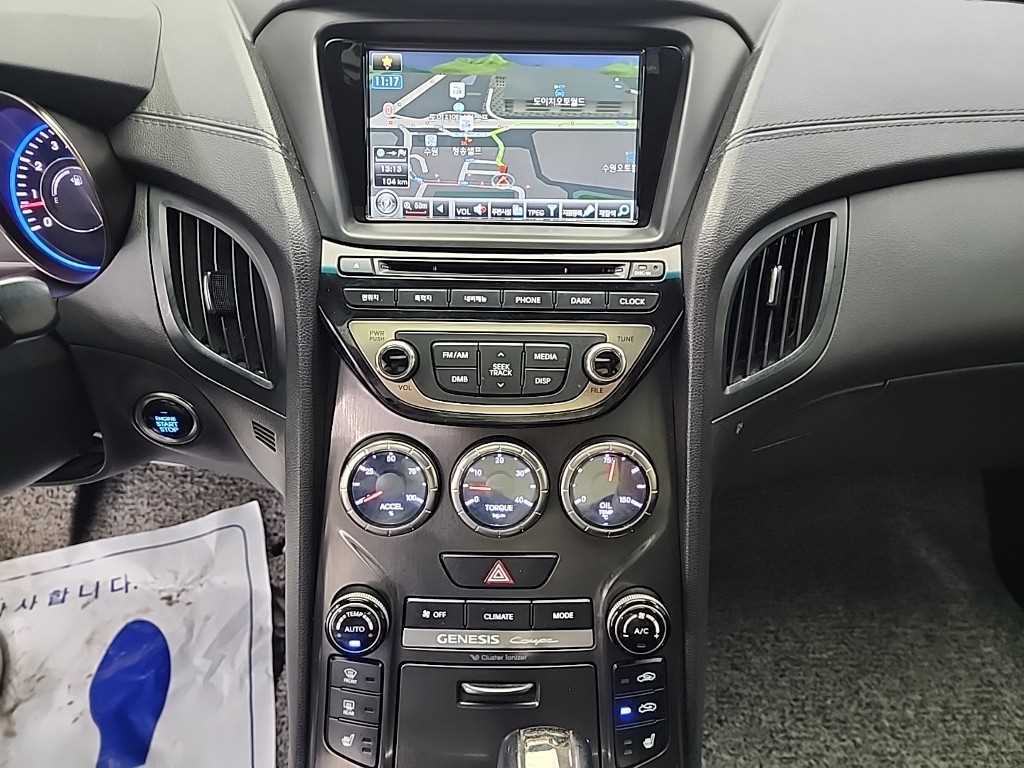 HYUNDAI Genesis - Vista 10