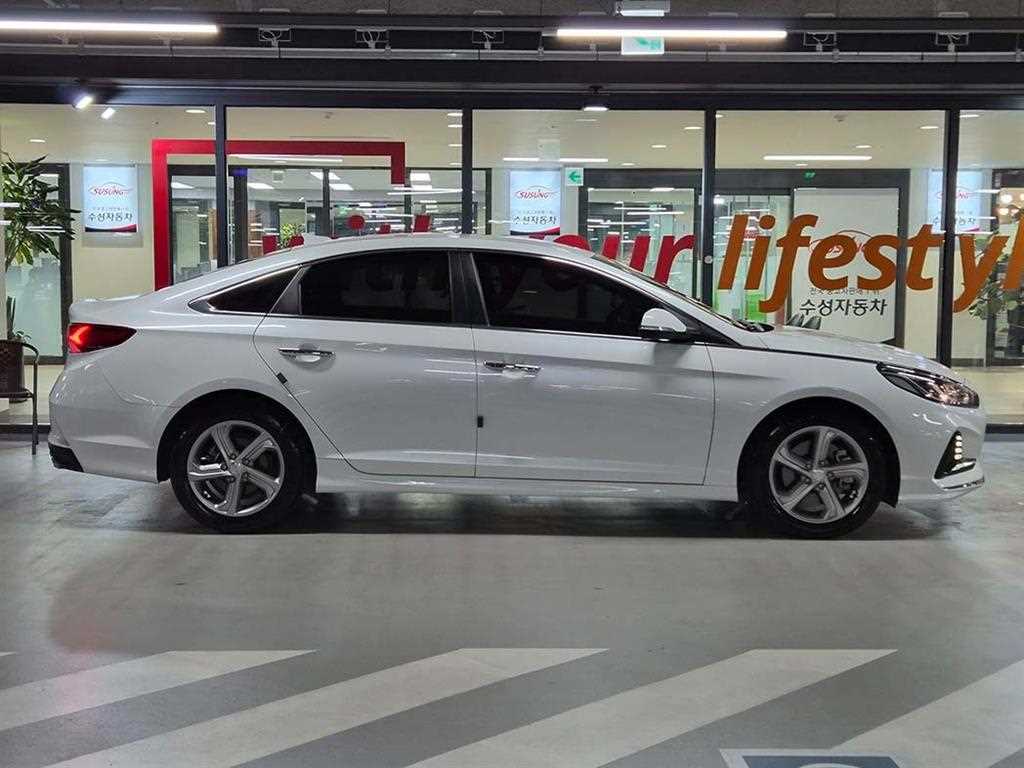 HYUNDAI Sonata - Vista 3