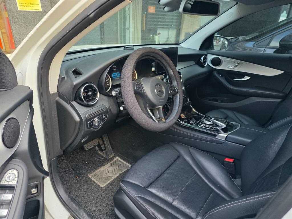 Mercedes Benz GLC Class - Vista 3