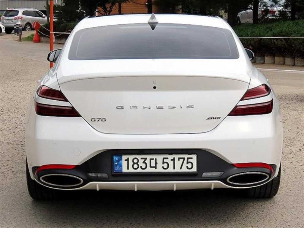 Genesis G70 - Vista 4