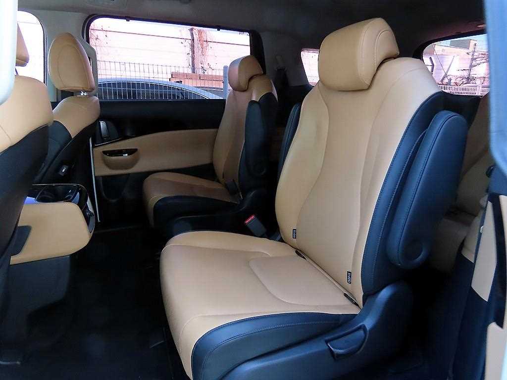 KIA Carnival - Vista 6