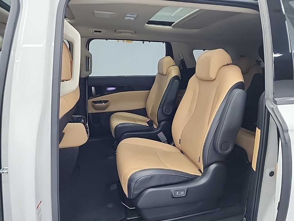 KIA Carnival - Vista 12
