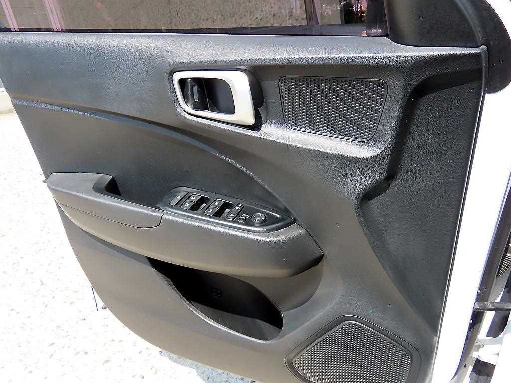 HYUNDAI Venue - Vista 11