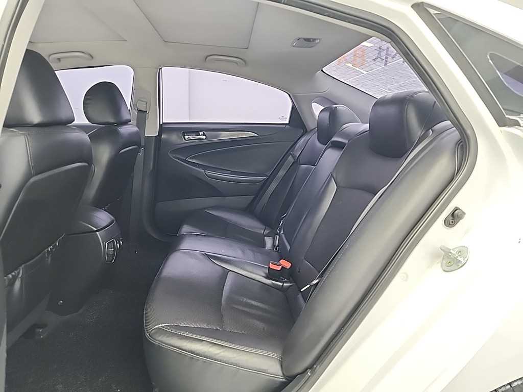 HYUNDAI Sonata - Vista 12