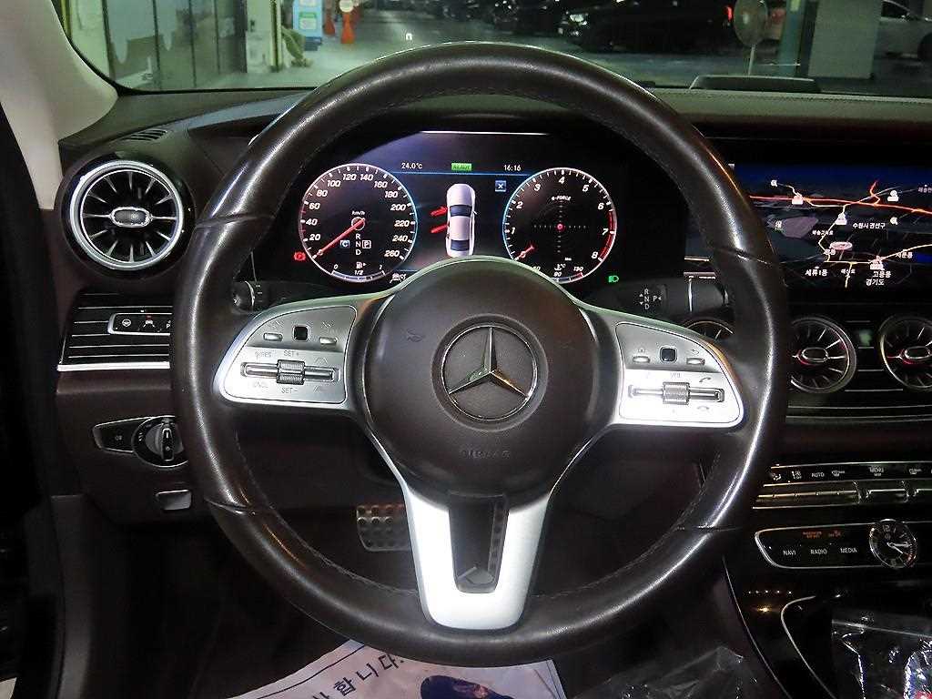 Mercedes Benz CLS Class - Vista 8