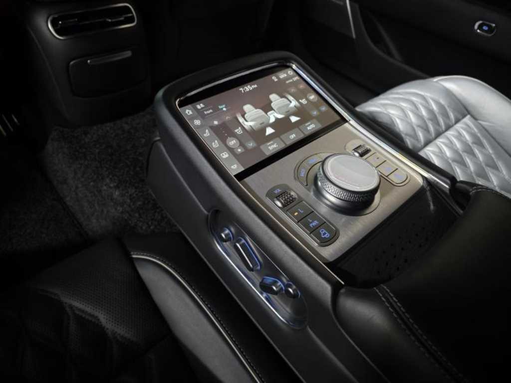 Genesis G90 - Vista 8