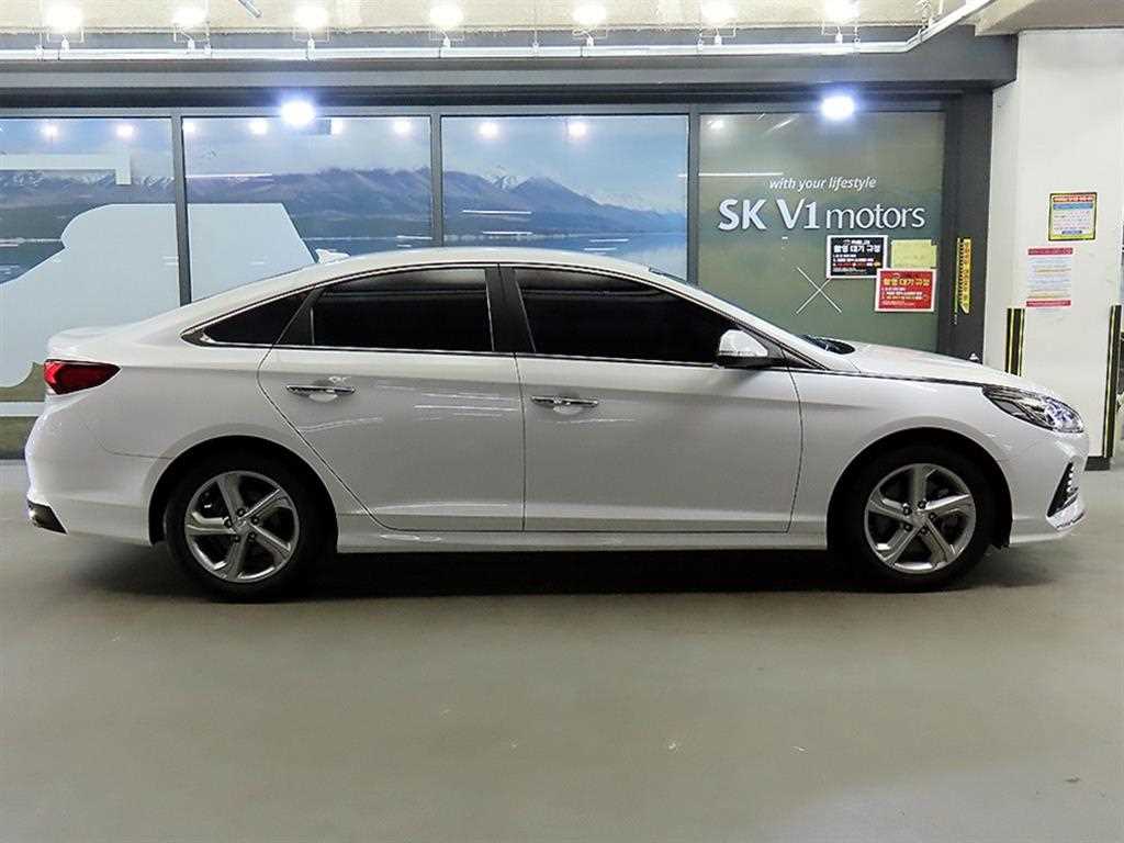 HYUNDAI Sonata - Vista 3