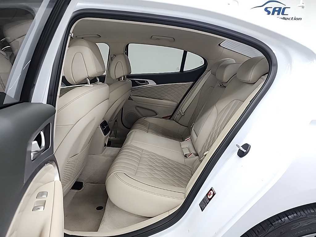Genesis G70 - Vista 12