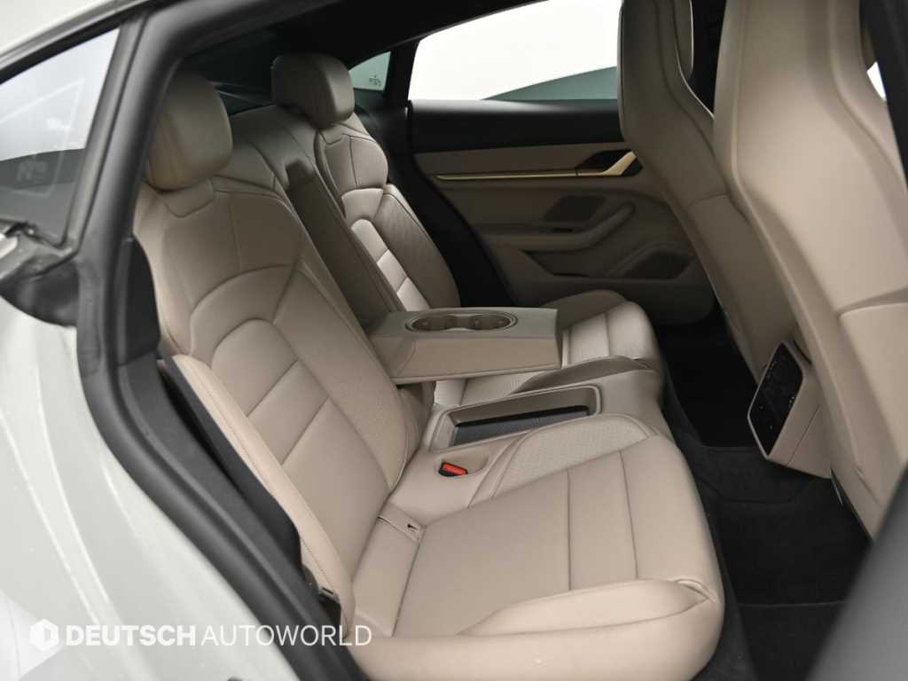 Porsche Taycan - Vista 12
