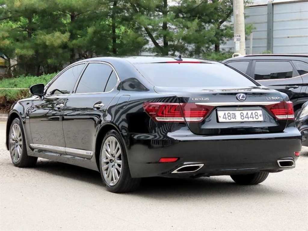 Lexus LS - Vista 3