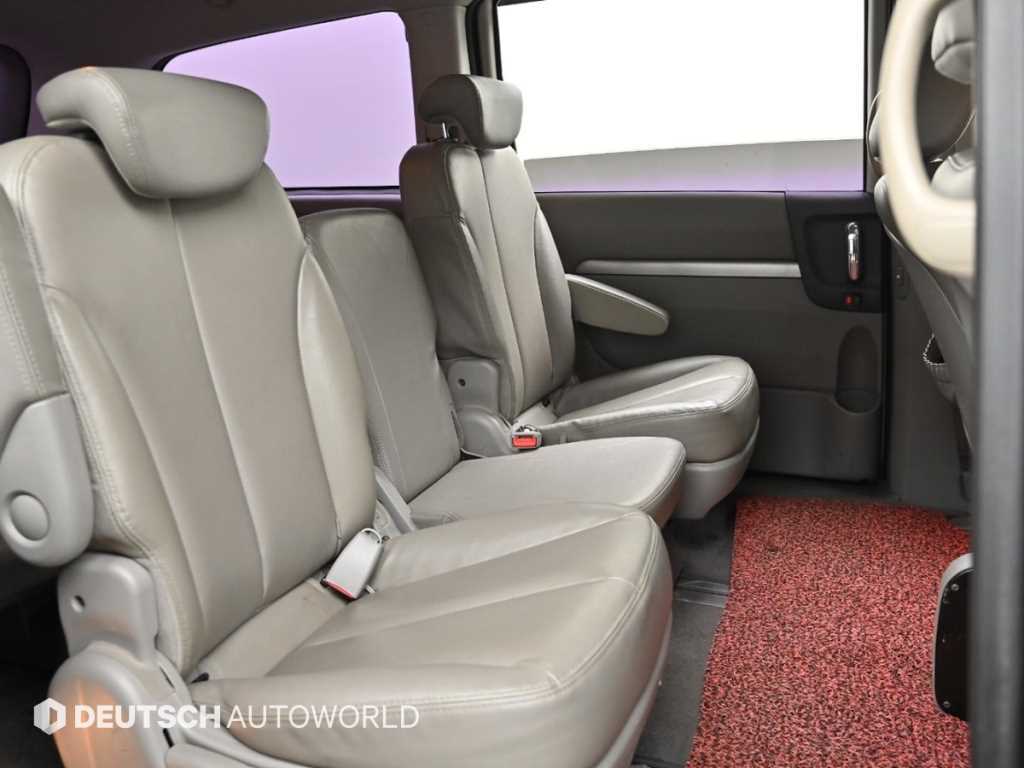 KIA Carnival - Vista 12