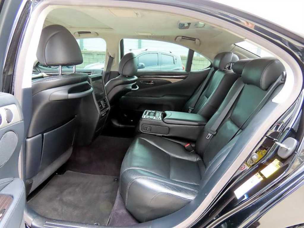 Lexus LS - Vista 6