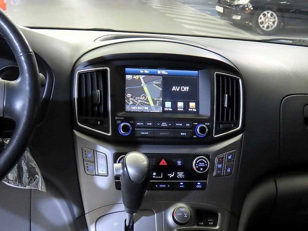 HYUNDAI Starex - Vista 11
