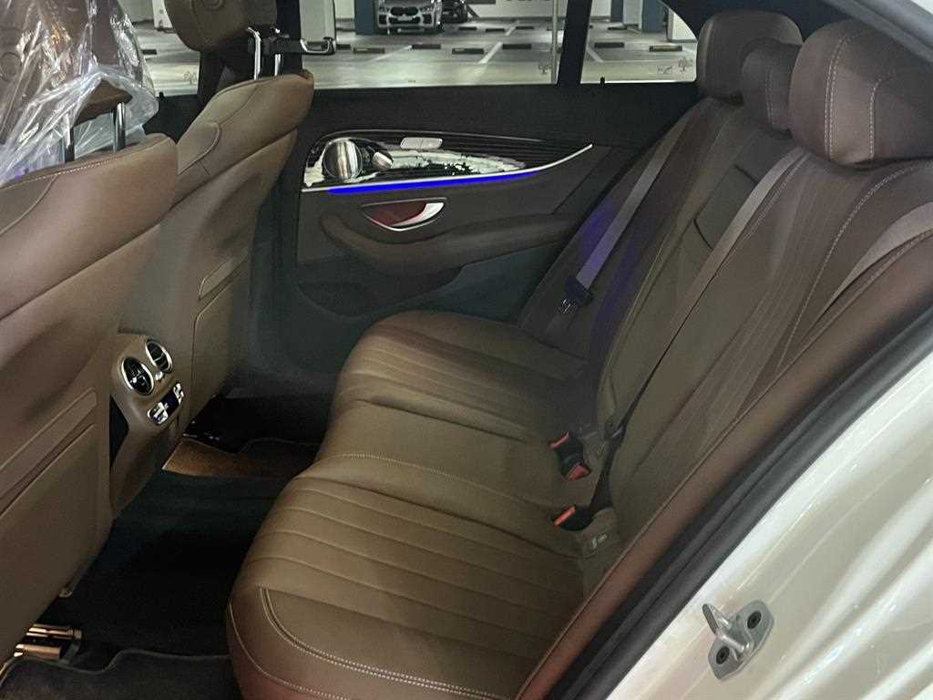 Mercedes Benz E class - Vista 10