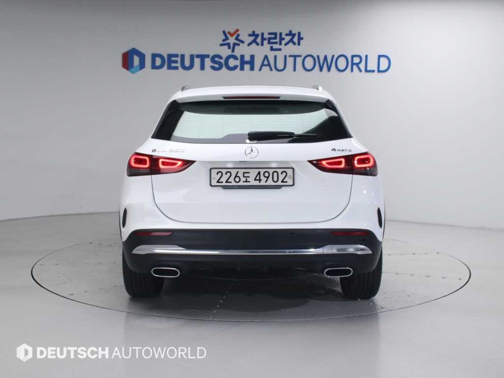 Mercedes Benz GLA Class - Vista 4