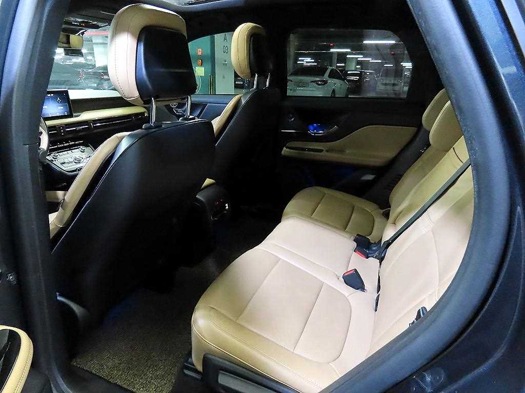 Lincoln Corsair - Vista 7