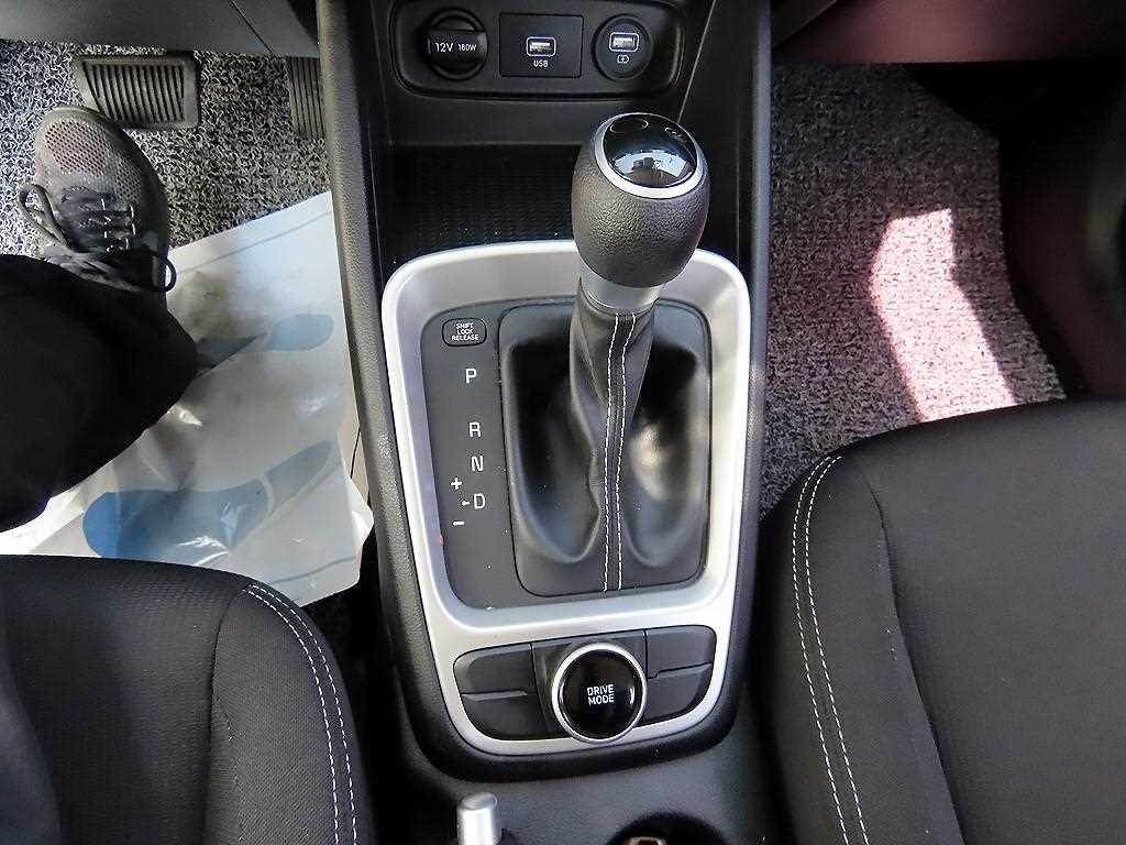 HYUNDAI Venue - Vista 10