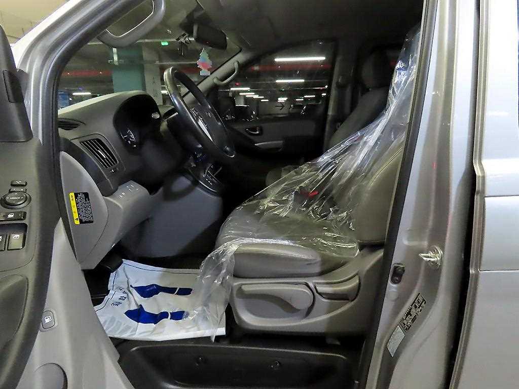 HYUNDAI Starex - Vista 6