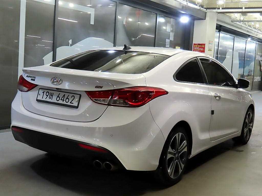 HYUNDAI Avante - Vista 4