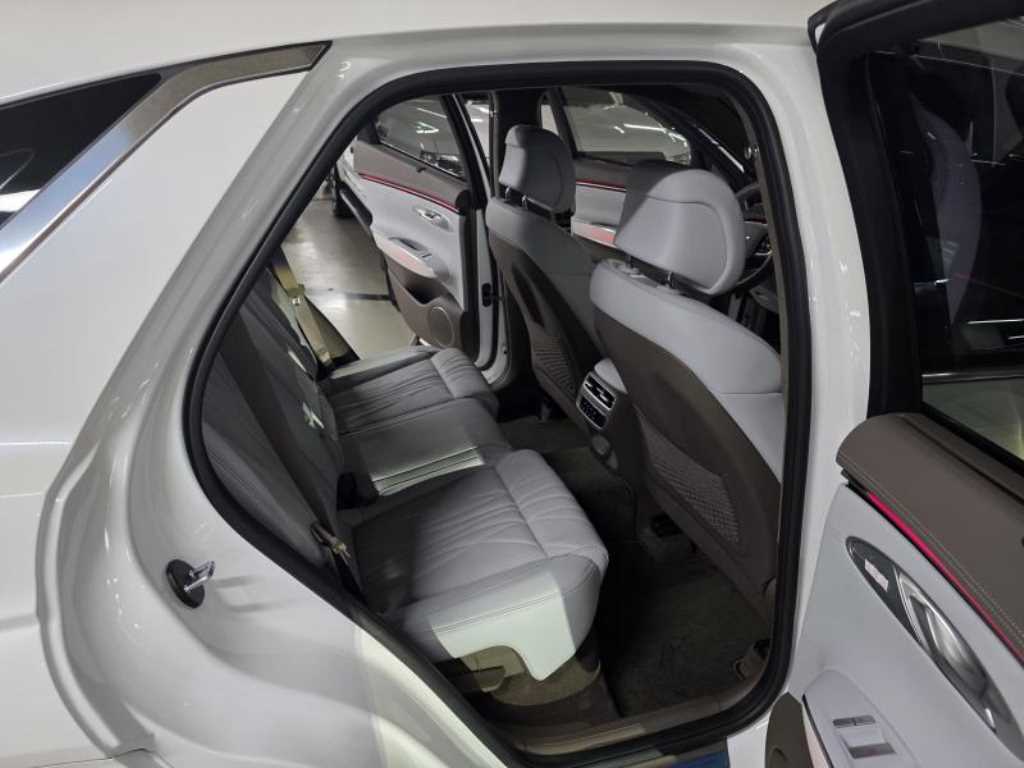 Genesis GV70 - Vista 11