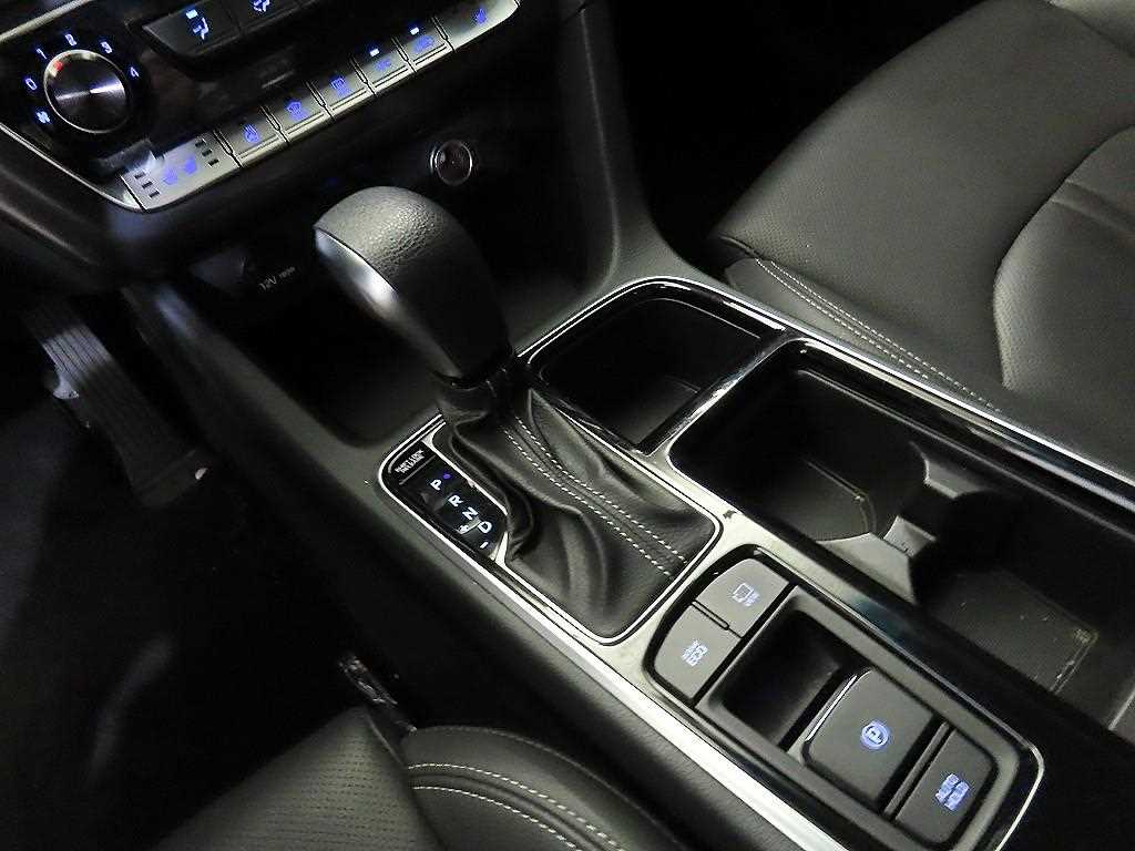 HYUNDAI Sonata - Vista 12