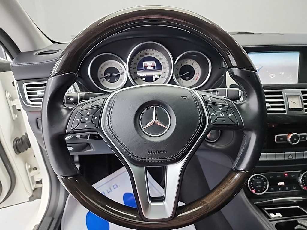Mercedes Benz CLS Class - Vista 9