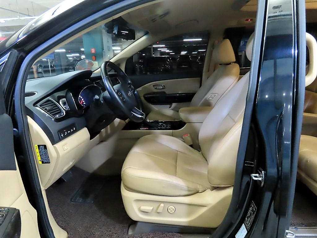 KIA Carnival - Vista 6