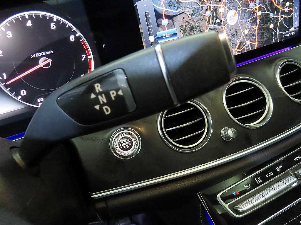 Mercedes Benz E class - Vista 12