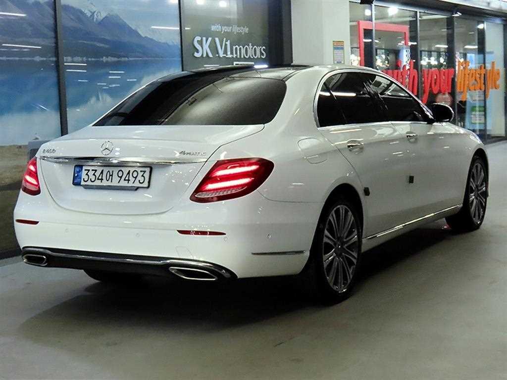 Mercedes Benz E class - Vista 4