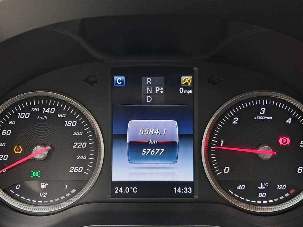 Mercedes Benz C Class - Vista 8