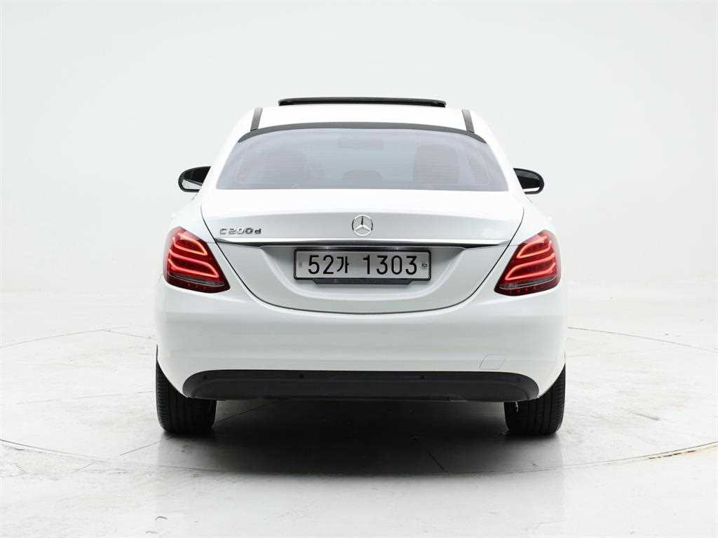 Mercedes Benz C Class - Vista 5