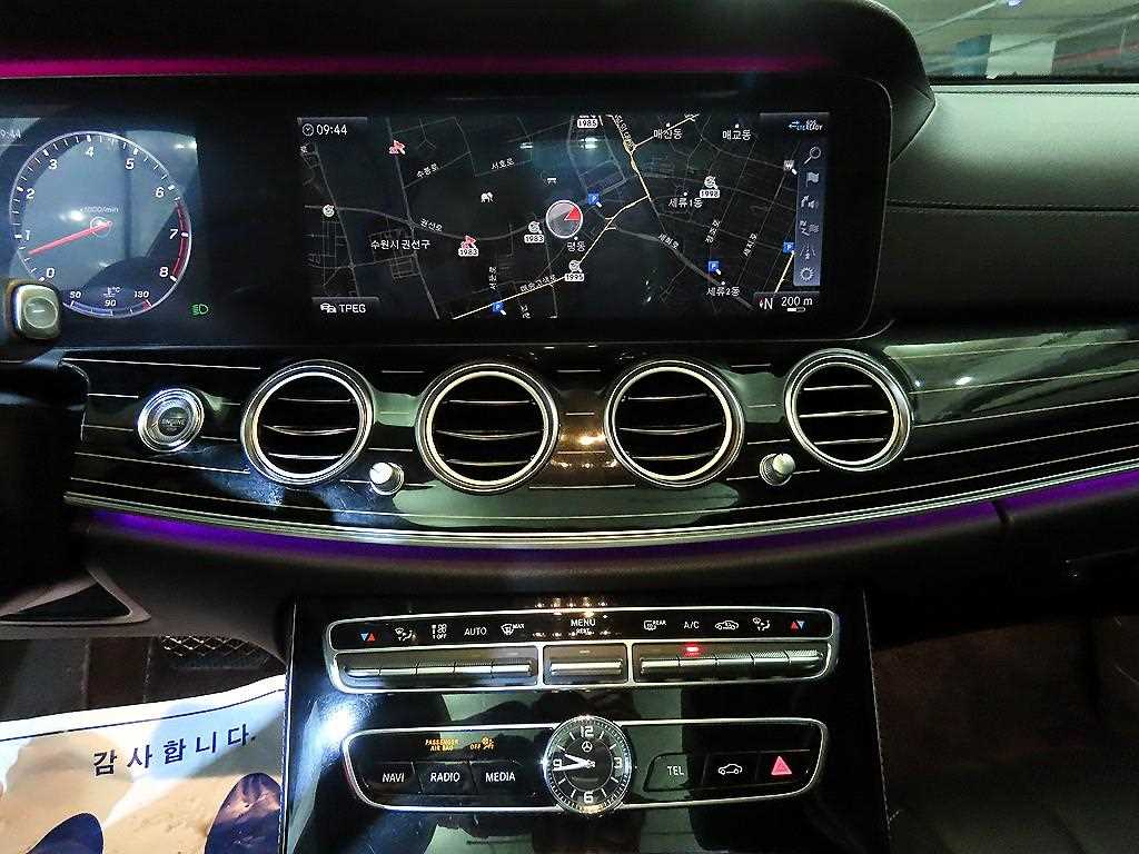 Mercedes Benz E class - Vista 11