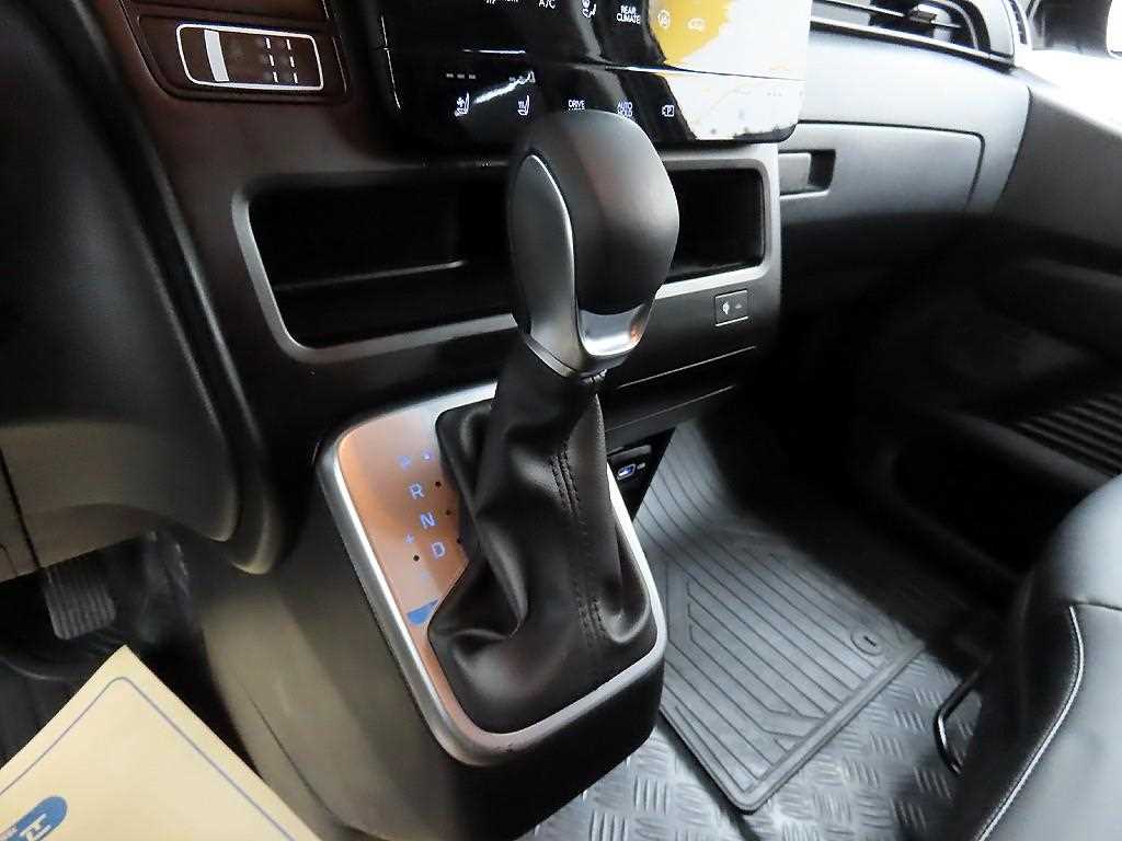 HYUNDAI Staria - Vista 10