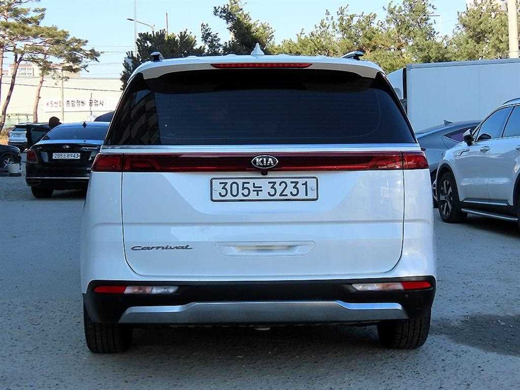 KIA Carnival - Vista 4