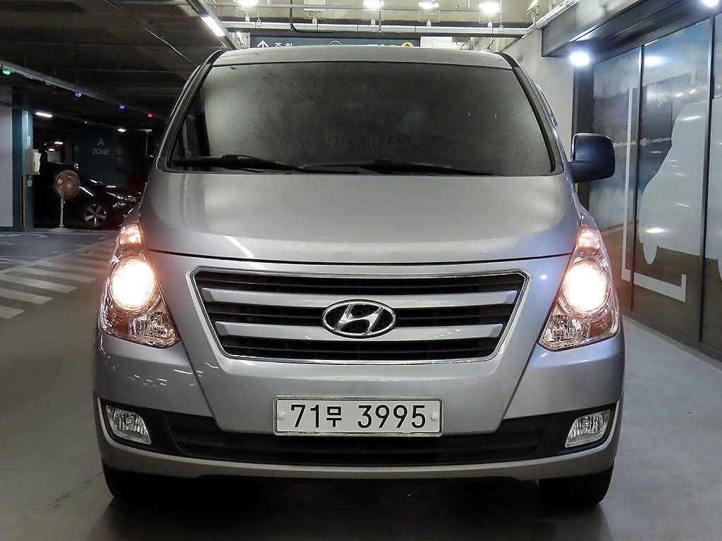 HYUNDAI Starex - Vista 2