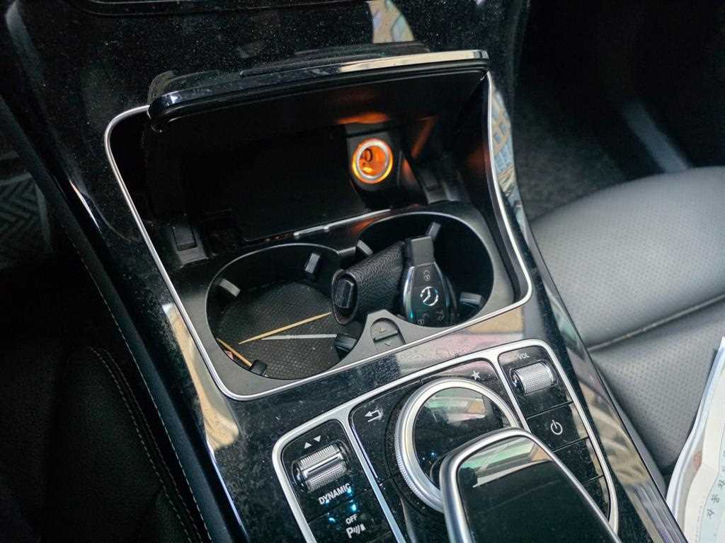 Mercedes Benz GLC Class - Vista 6