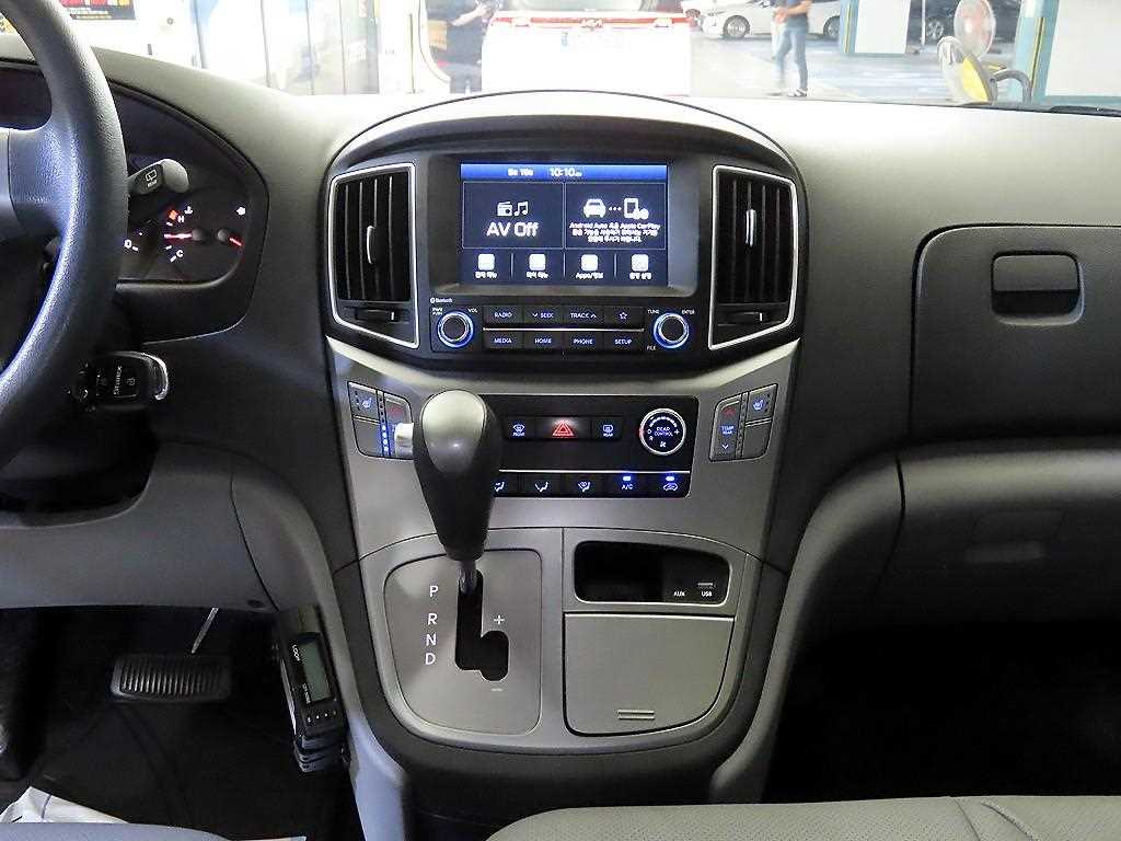 HYUNDAI Starex - Vista 11