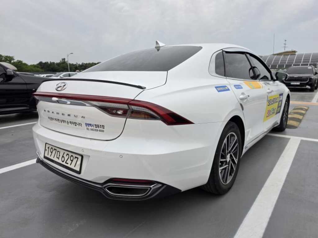 HYUNDAI Grandeur - Vista 4