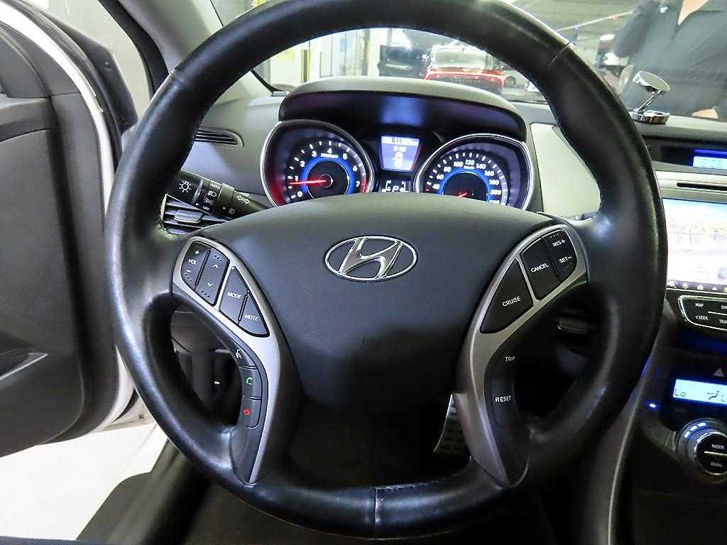 HYUNDAI Avante - Vista 8