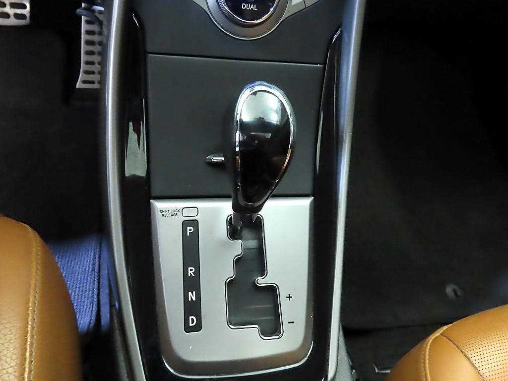 HYUNDAI Avante - Vista 12