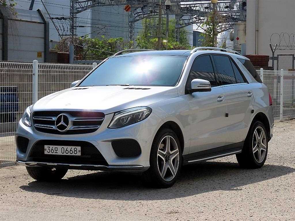 Mercedes Benz GLE Class - Vista 2