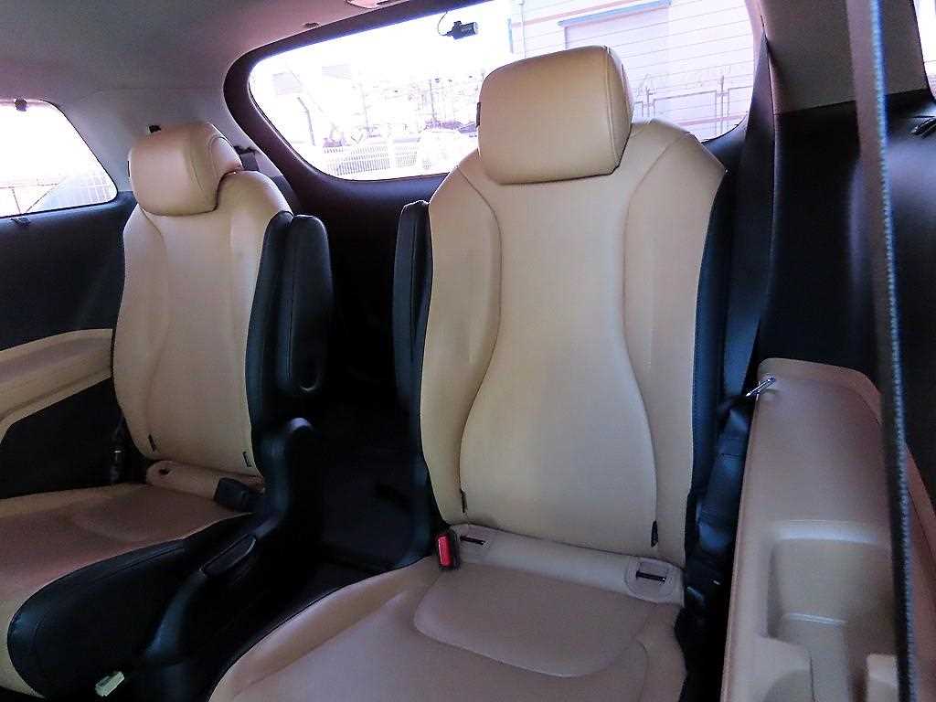 KIA Carnival - Vista 7