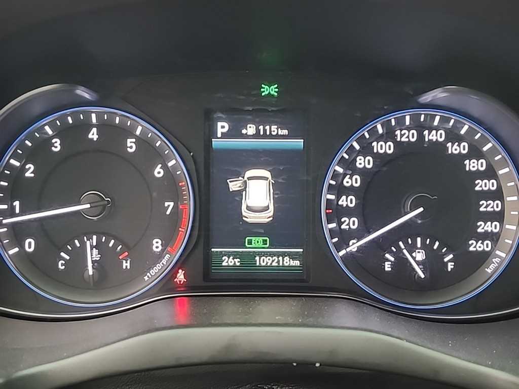 HYUNDAI Kona - Vista 6
