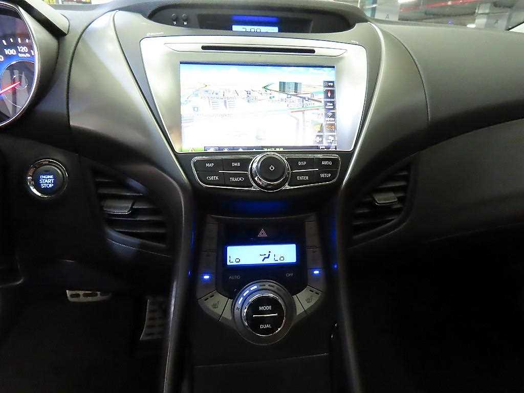 HYUNDAI Avante - Vista 11
